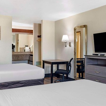 Econo Lodge Portland Airport Extérieur photo