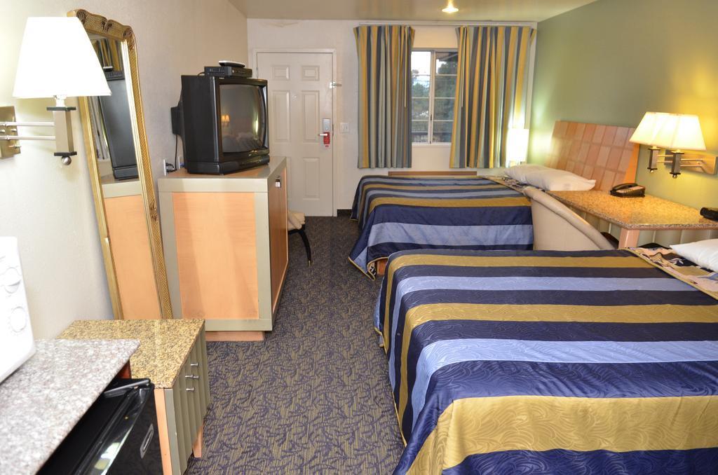 Econo Lodge Portland Airport Extérieur photo