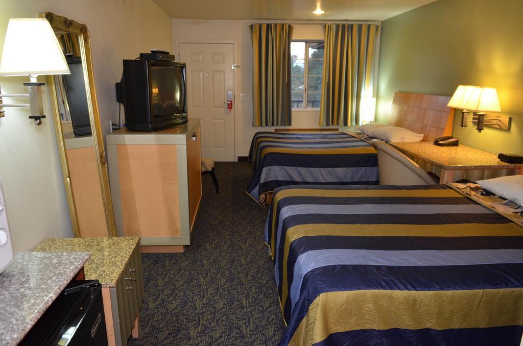 Econo Lodge Portland Airport Extérieur photo