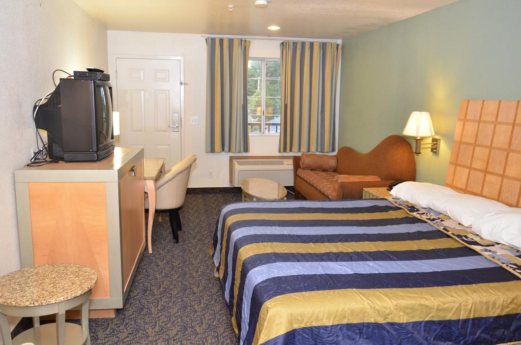 Econo Lodge Portland Airport Extérieur photo