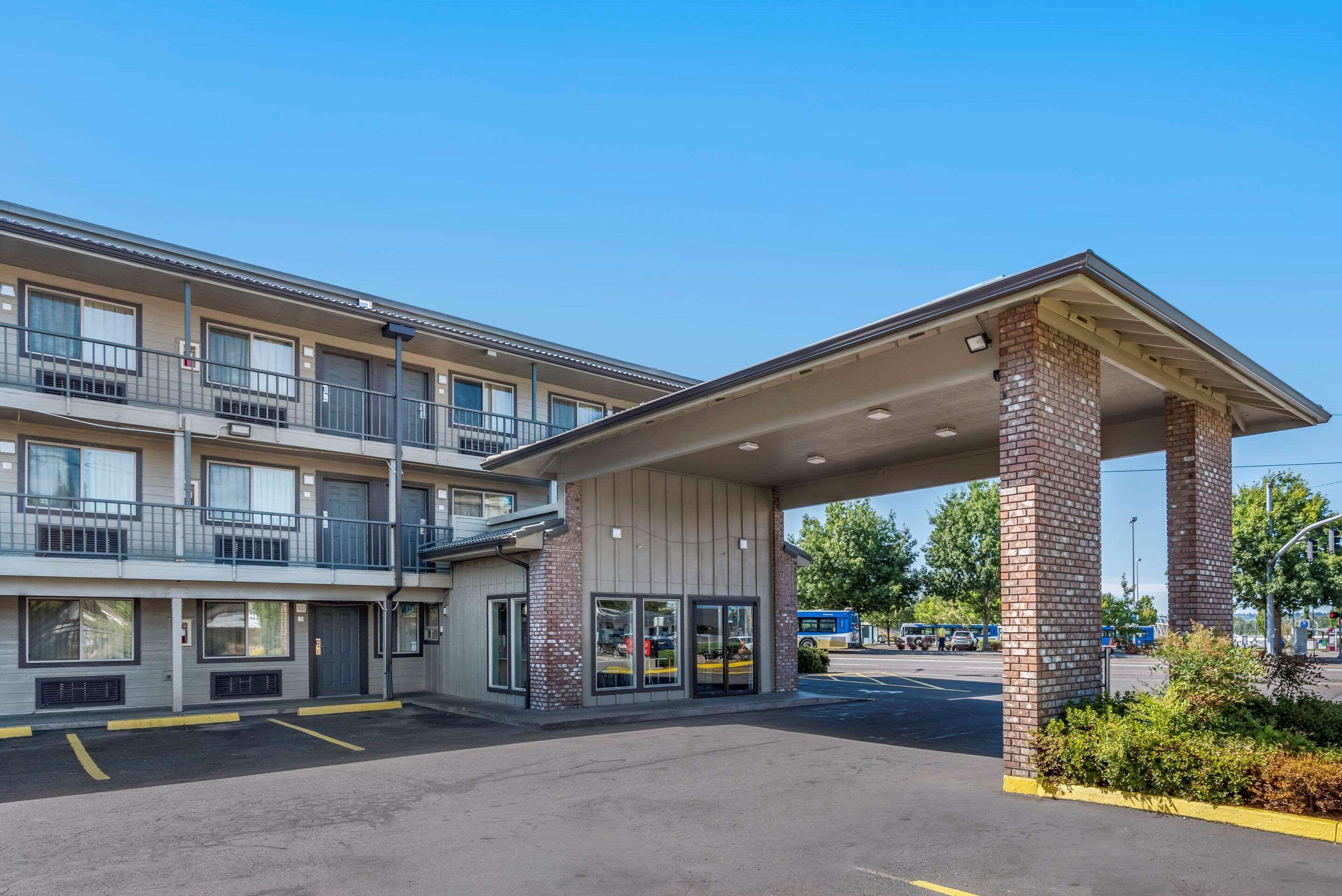 Econo Lodge Portland Airport Extérieur photo