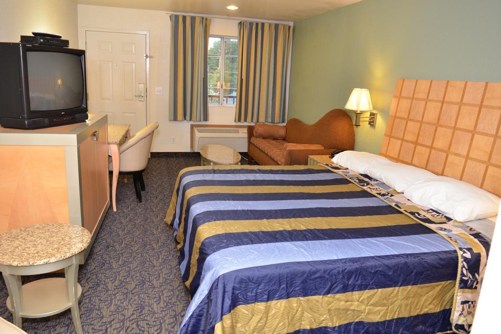 Econo Lodge Portland Airport Extérieur photo