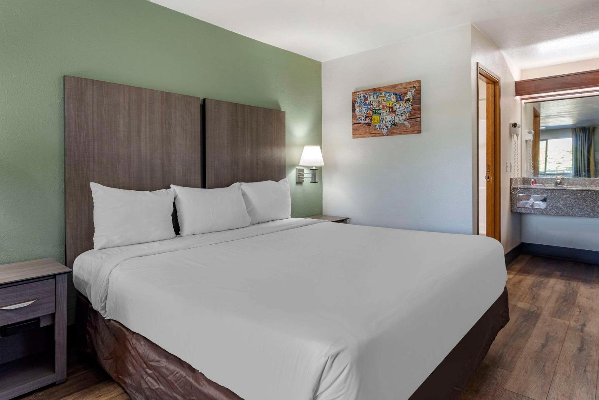 Econo Lodge Portland Airport Extérieur photo