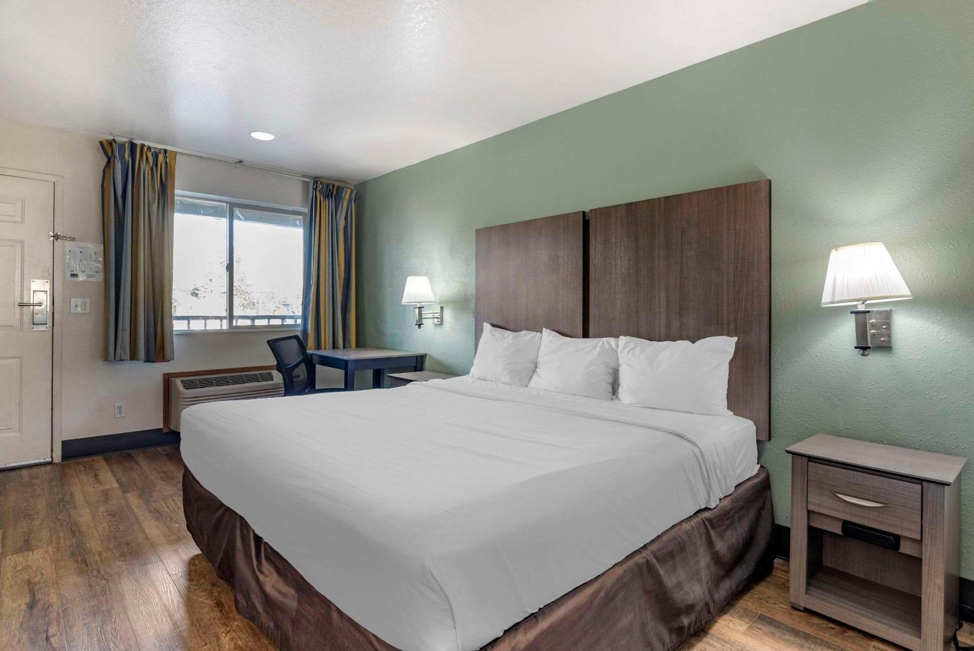 Econo Lodge Portland Airport Extérieur photo