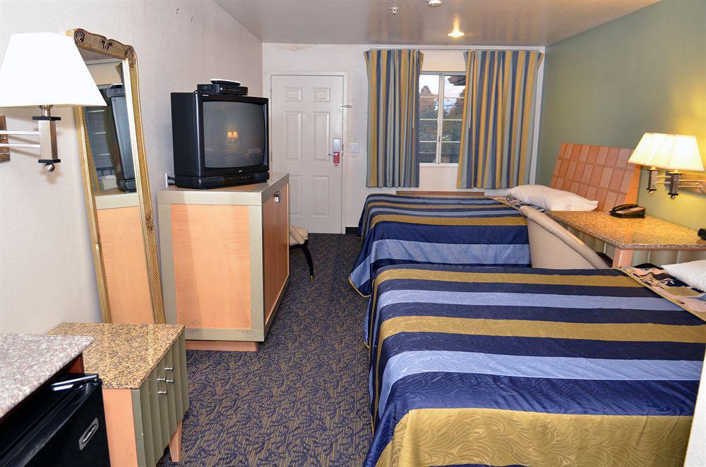 Econo Lodge Portland Airport Extérieur photo